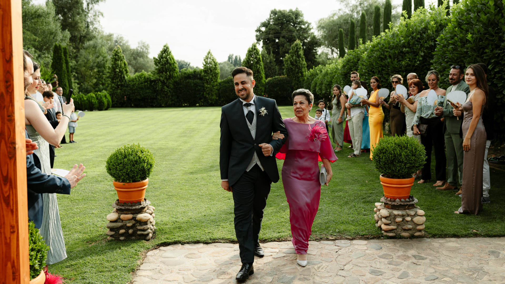 Sandra y Ángel durante la ceremonia de su boda en la Antigua Fábrica de Harinas, Torremocha del Jarama.