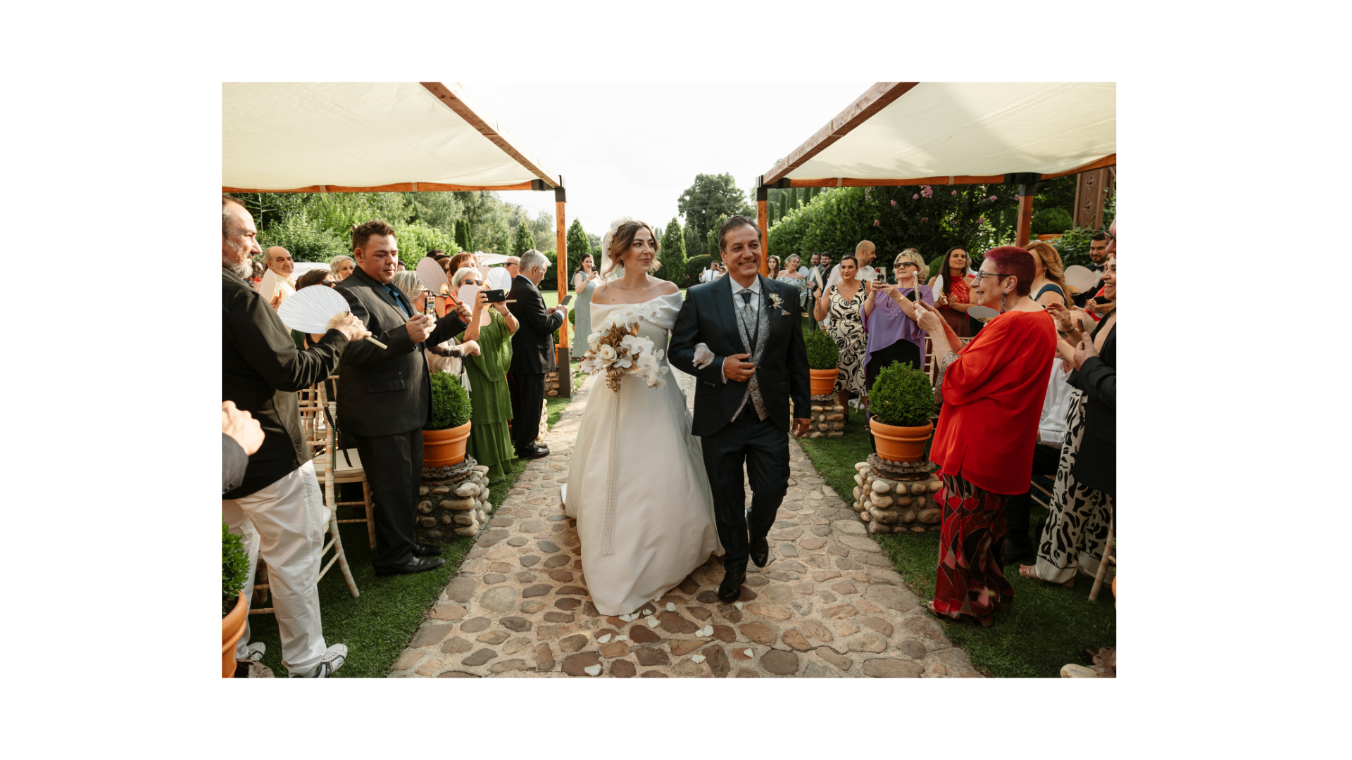 Sandra y Ángel durante la ceremonia de su boda en la Antigua Fábrica de Harinas, Torremocha del Jarama.