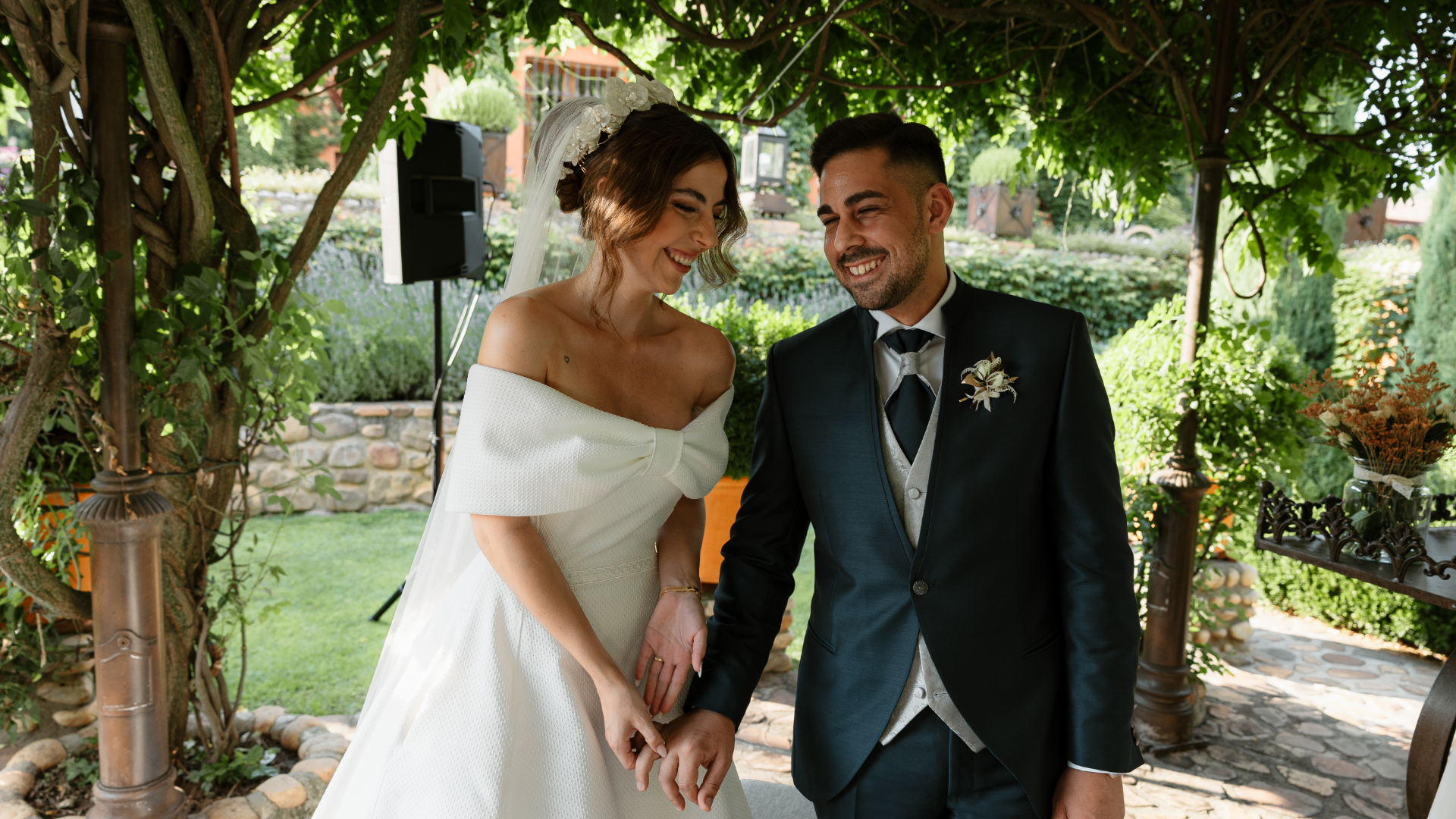 Sandra y Ángel durante la ceremonia de su boda en la Antigua Fábrica de Harinas, Torremocha del Jarama.