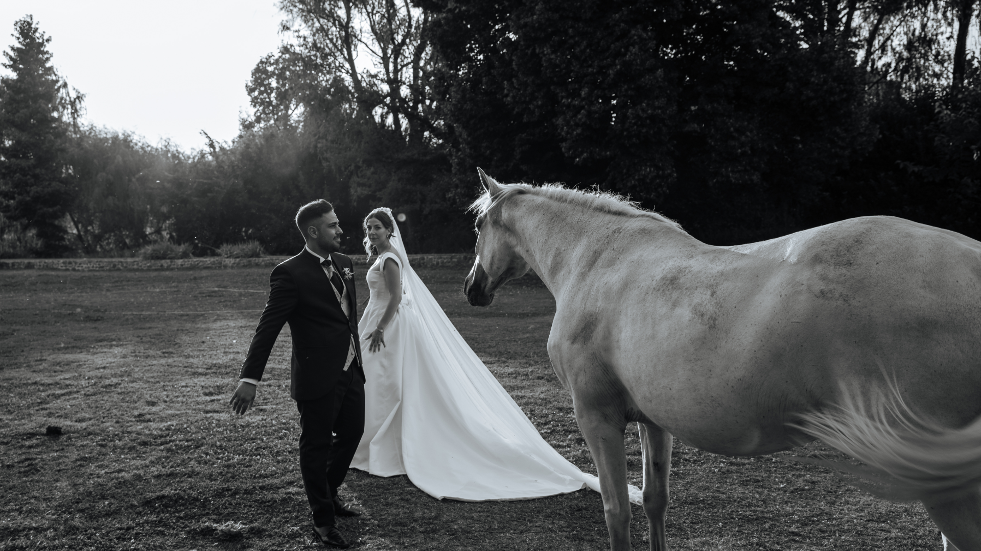 Sandra y Ángel durante la ceremonia de su boda en la Antigua Fábrica de Harinas, Torremocha del Jarama.