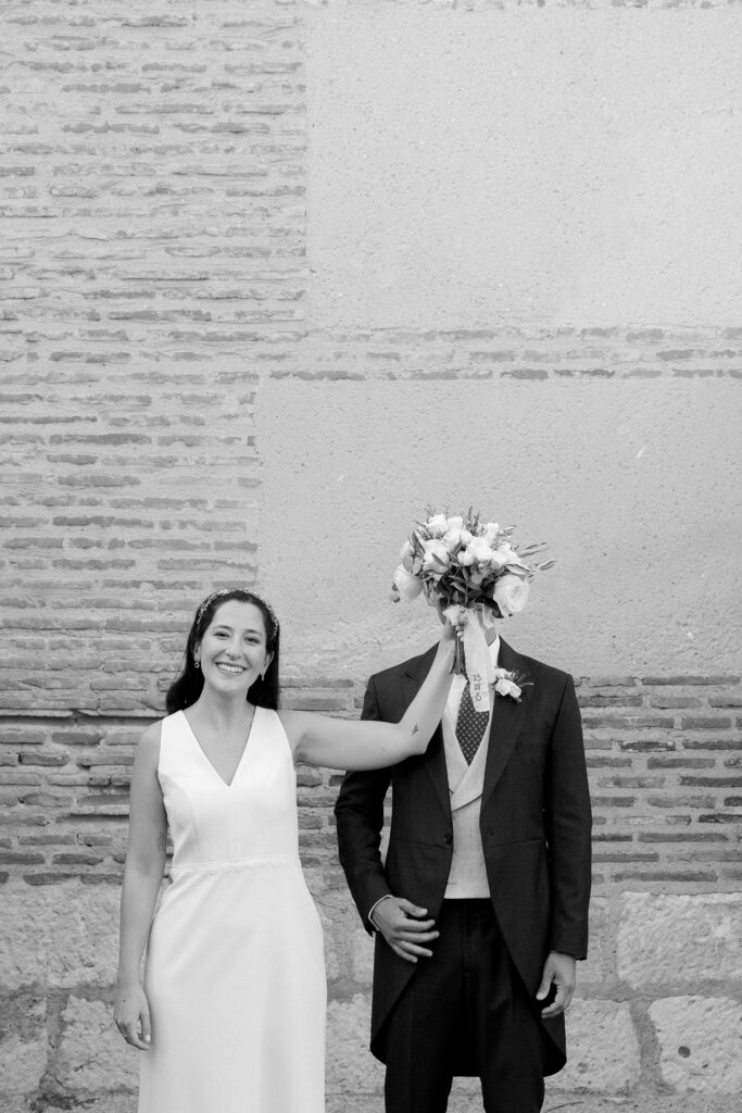 Sesión de pareja editorial en los jardines del Balneario de Olmedo.