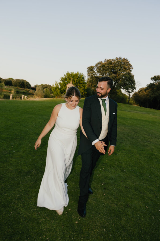 Sesión de pareja editorial en el Lago de Maíto — Valladolid.