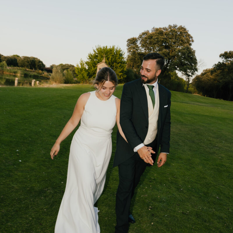 Sesión de pareja editorial en el Lago de Maíto — Valladolid.