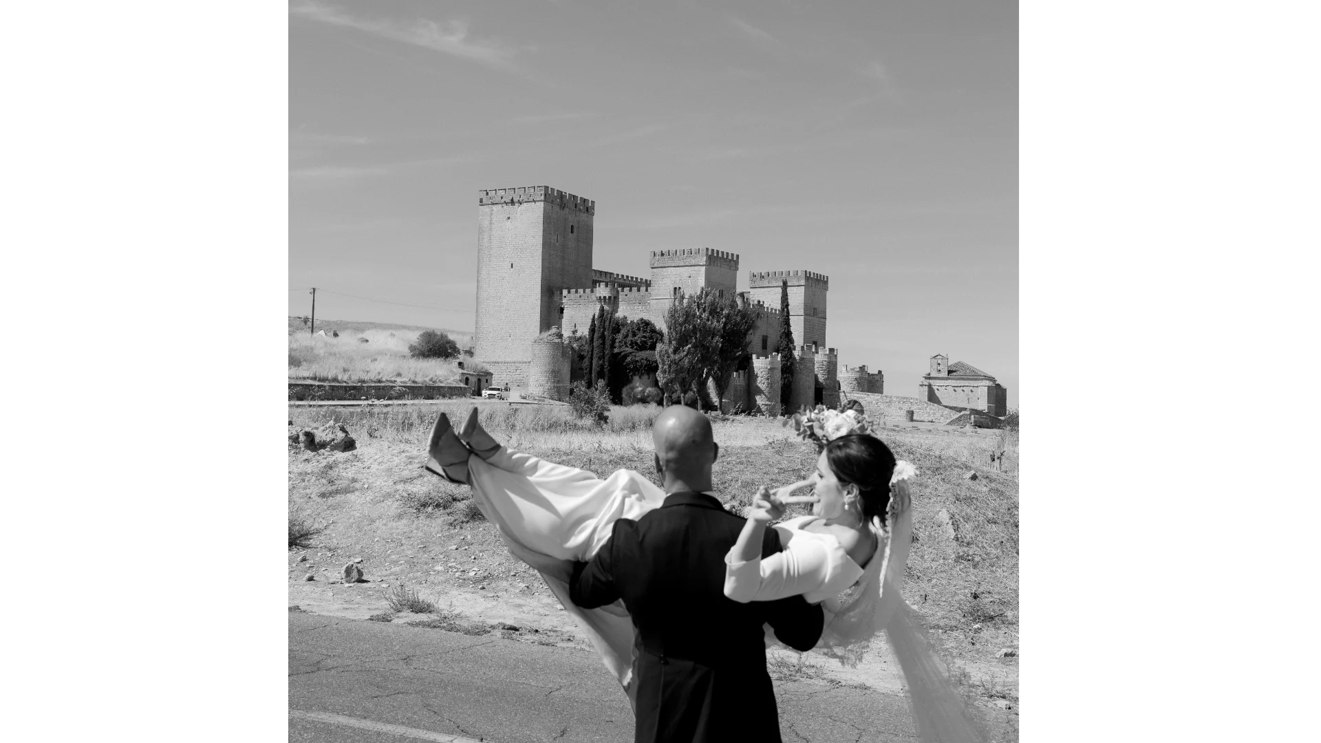 Preparativos de la novia en La Leyenda — boda en Mucientes (Valladolid).
