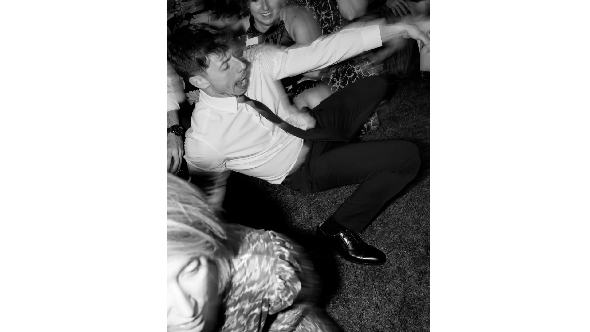 Fiesta y baile en La Leyenda — celebración nupcial en Valladolid.