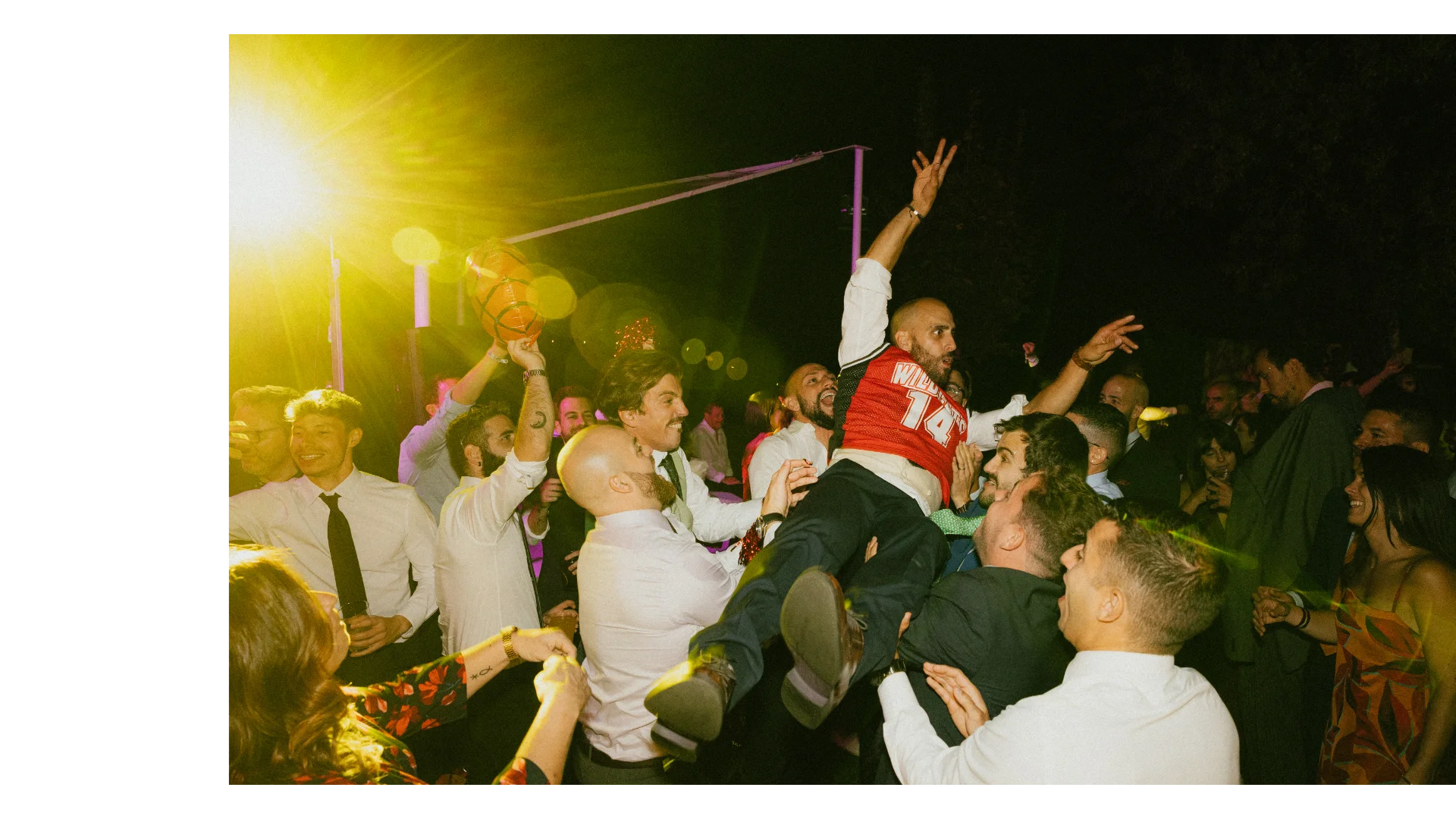 Fiesta y baile en La Leyenda — celebración nupcial en Valladolid.