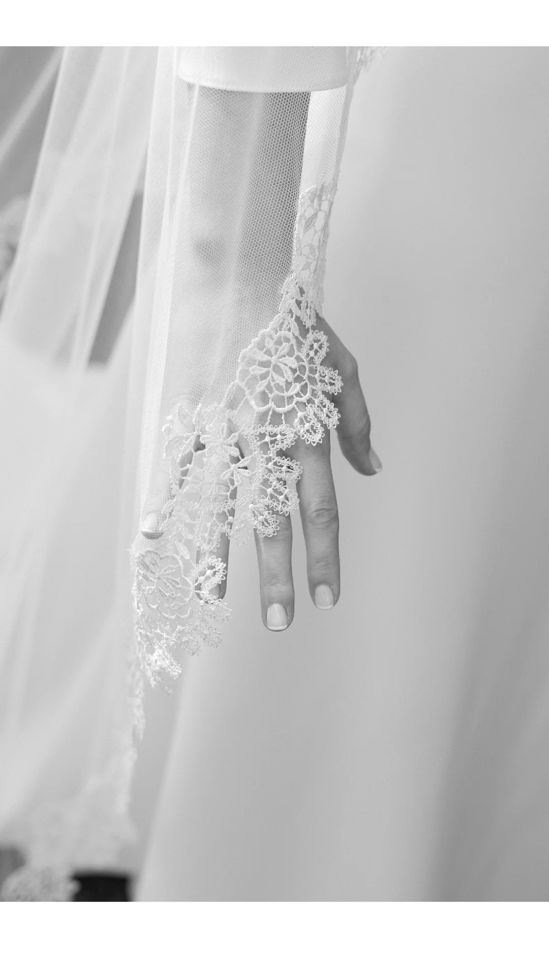 Preparativos de la novia en La Leyenda — boda en Mucientes (Valladolid).