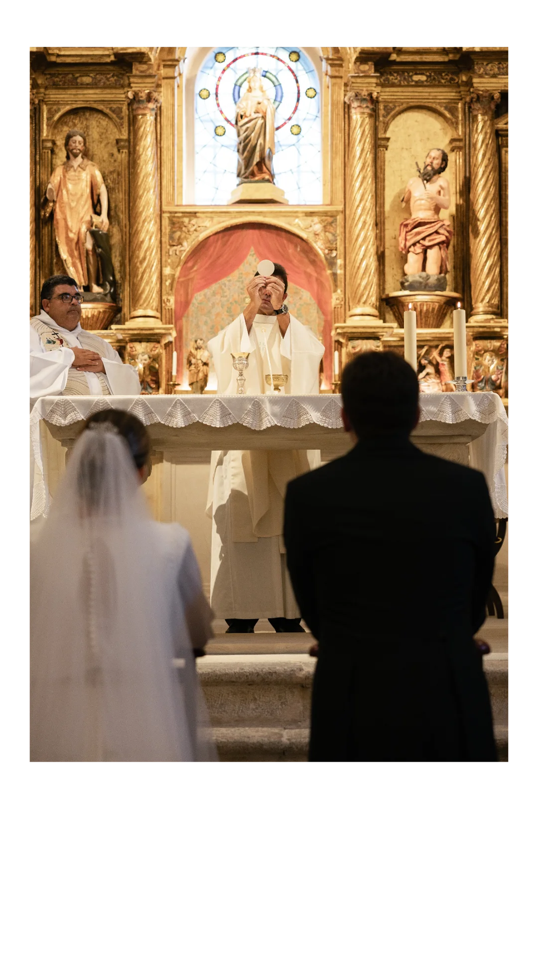 Ceremonia religiosa en Santander — boda católica.