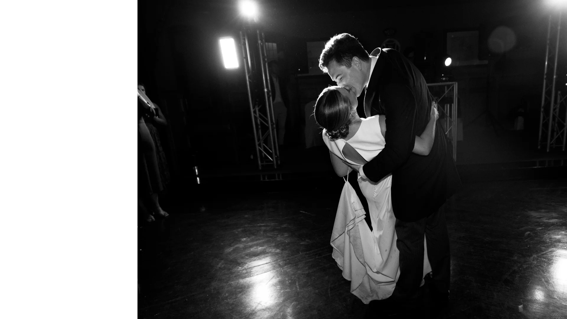 Fiesta y baile — boda en Santander hasta la madrugada.